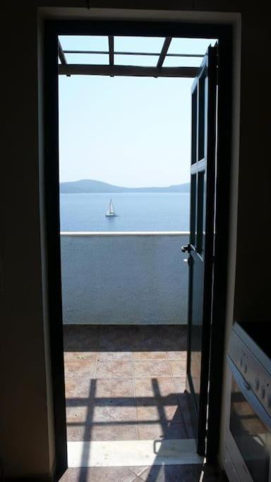 Villa With Breathtaking Views And Private Beach Agios Dimitrios  Exterior photo