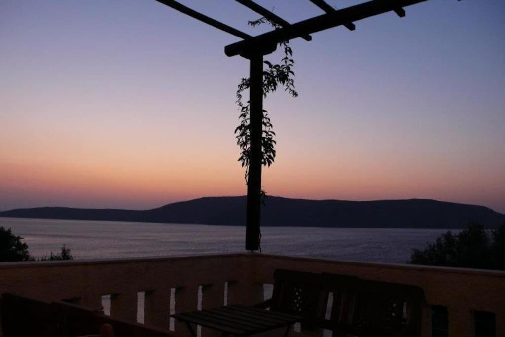 Villa With Breathtaking Views And Private Beach Agios Dimitrios  Exterior photo